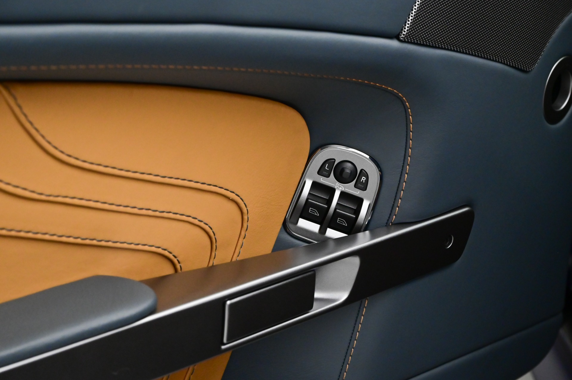 2012 Aston Martin V8 Vantage S photo 46