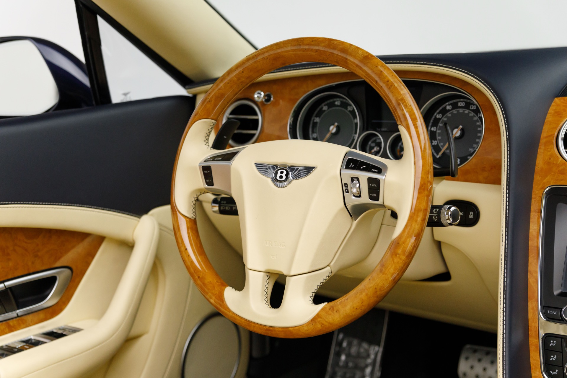 2014 Bentley Continental GTC photo 7