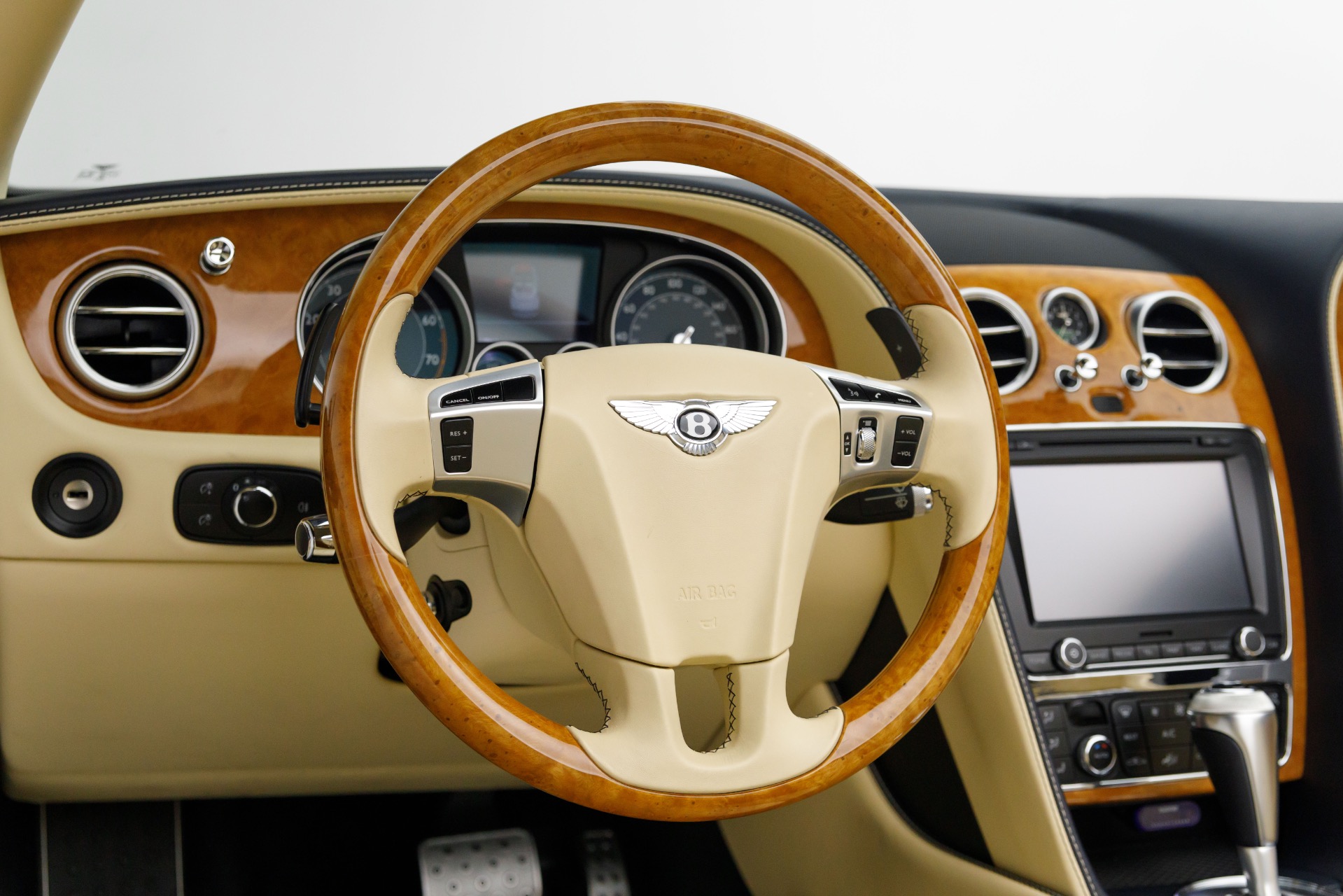 2014 Bentley Continental GTC photo 9