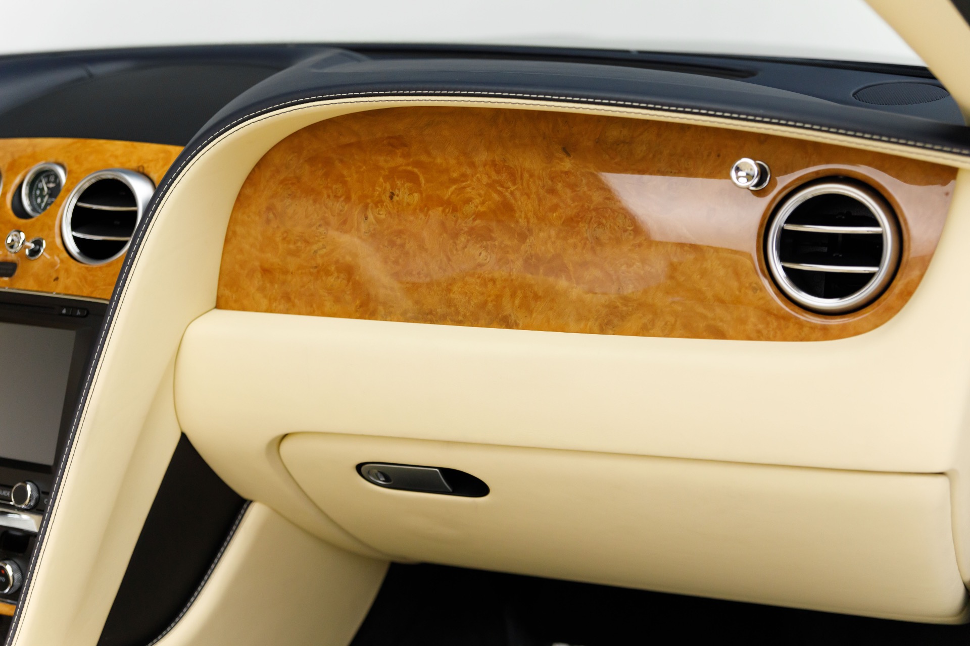 2014 Bentley Continental GTC photo 13