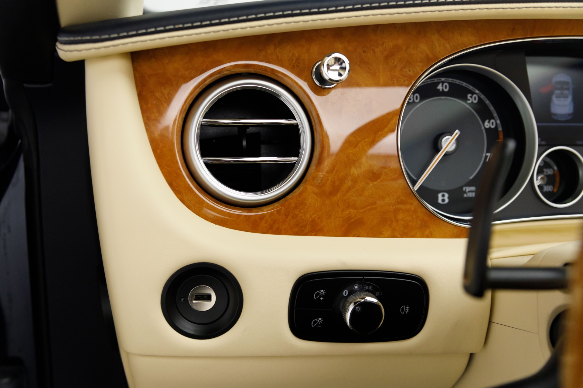 2014 Bentley Continental GTC photo 31