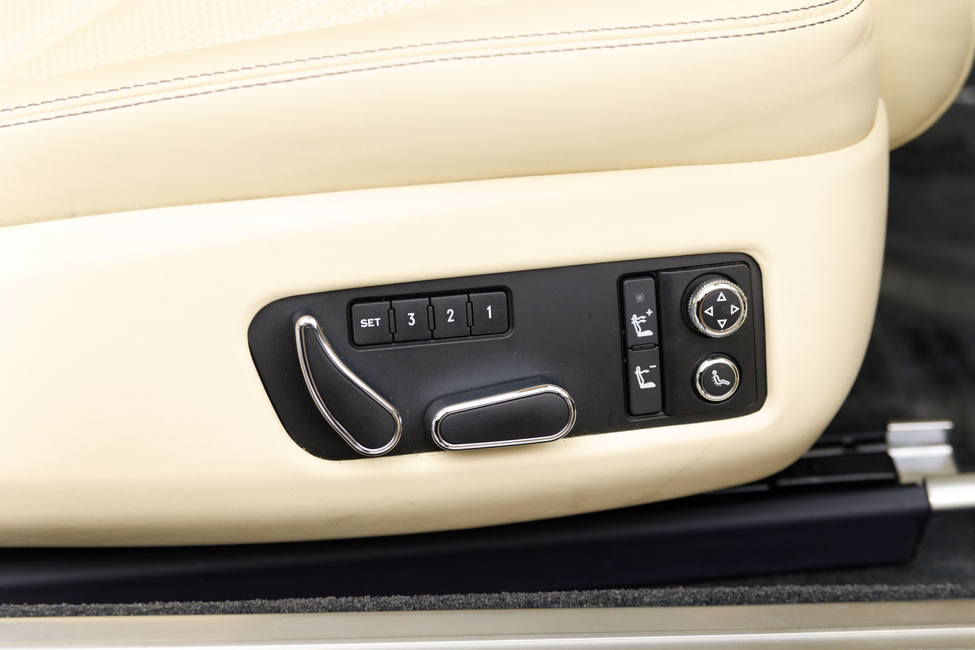 2014 Bentley Continental GTC photo 39