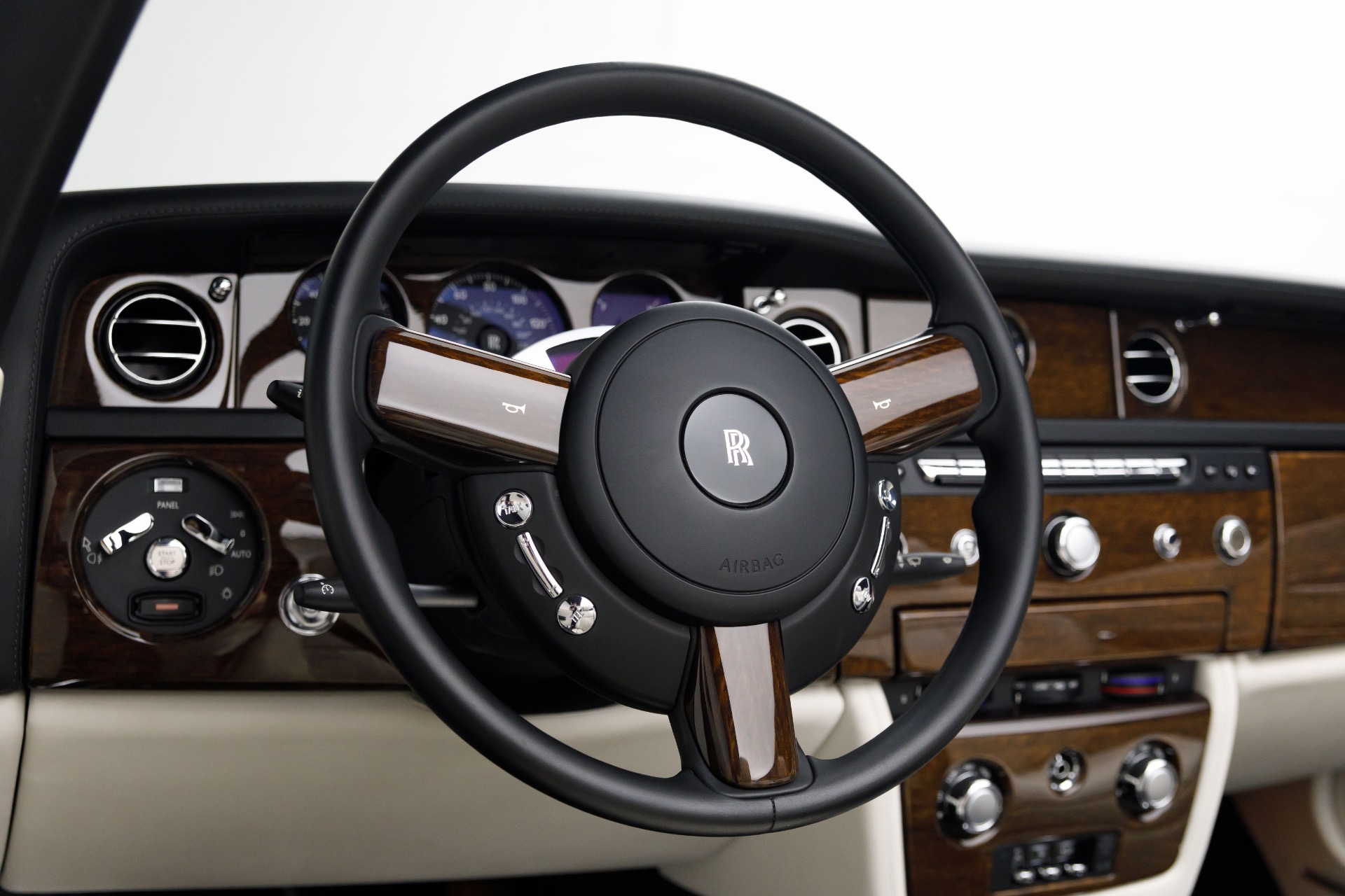 2014 Rolls Royce Phantom Drophead Coupe photo 11