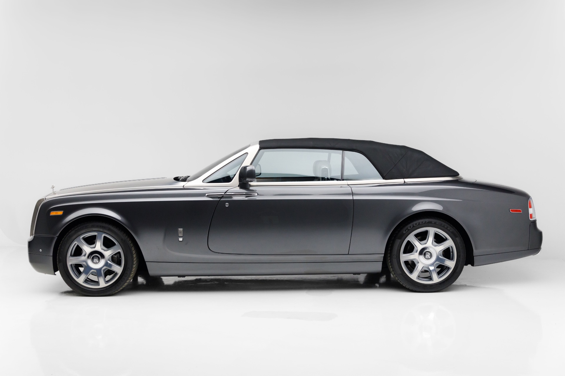 2014 Rolls Royce Phantom Drophead Coupe photo 20