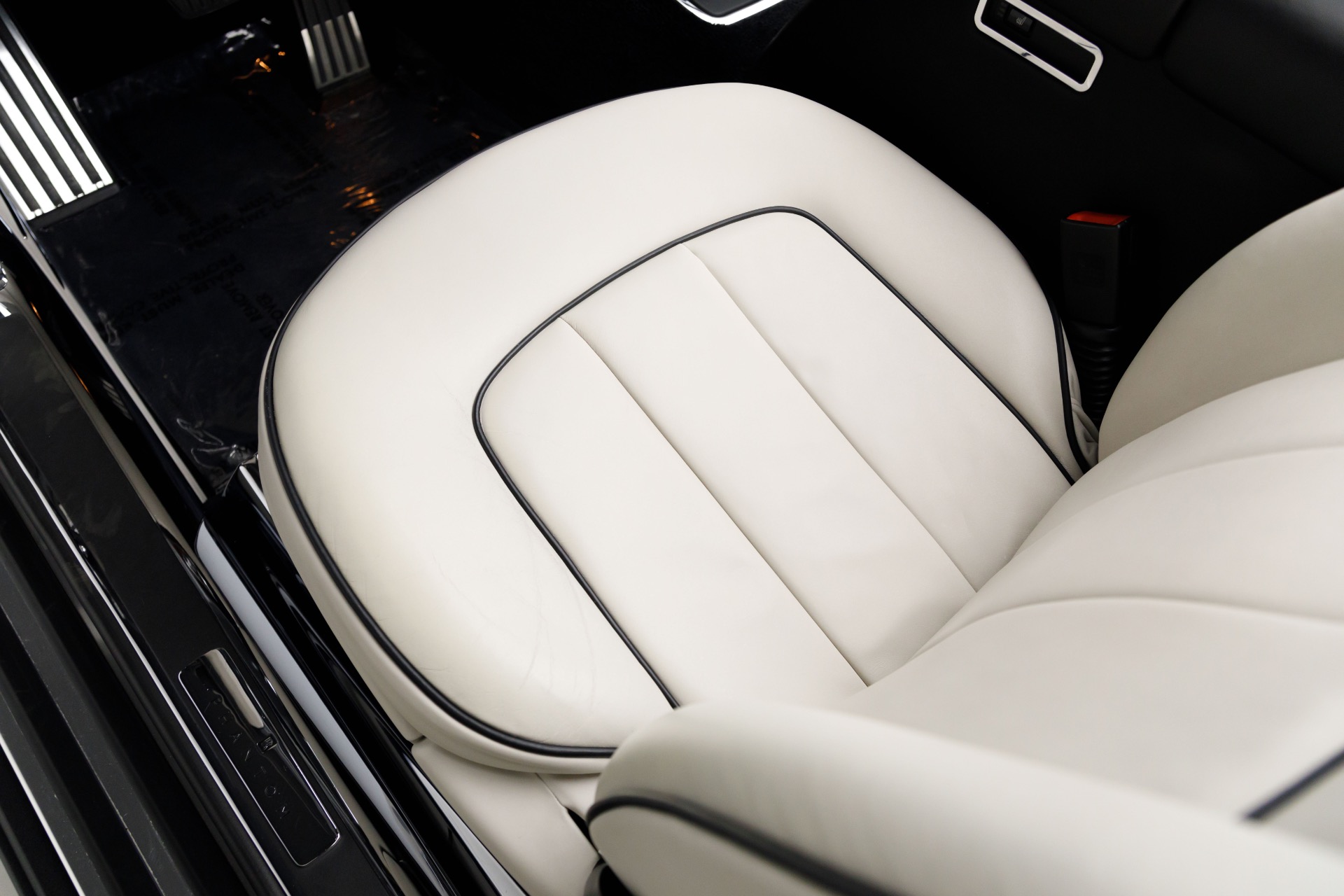 2014 Rolls Royce Phantom Drophead Coupe photo 21