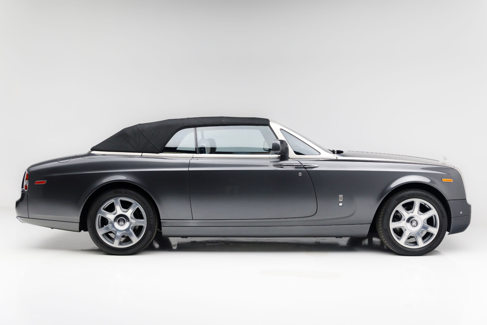 2014 Rolls Royce Phantom Drophead Coupe photo 22