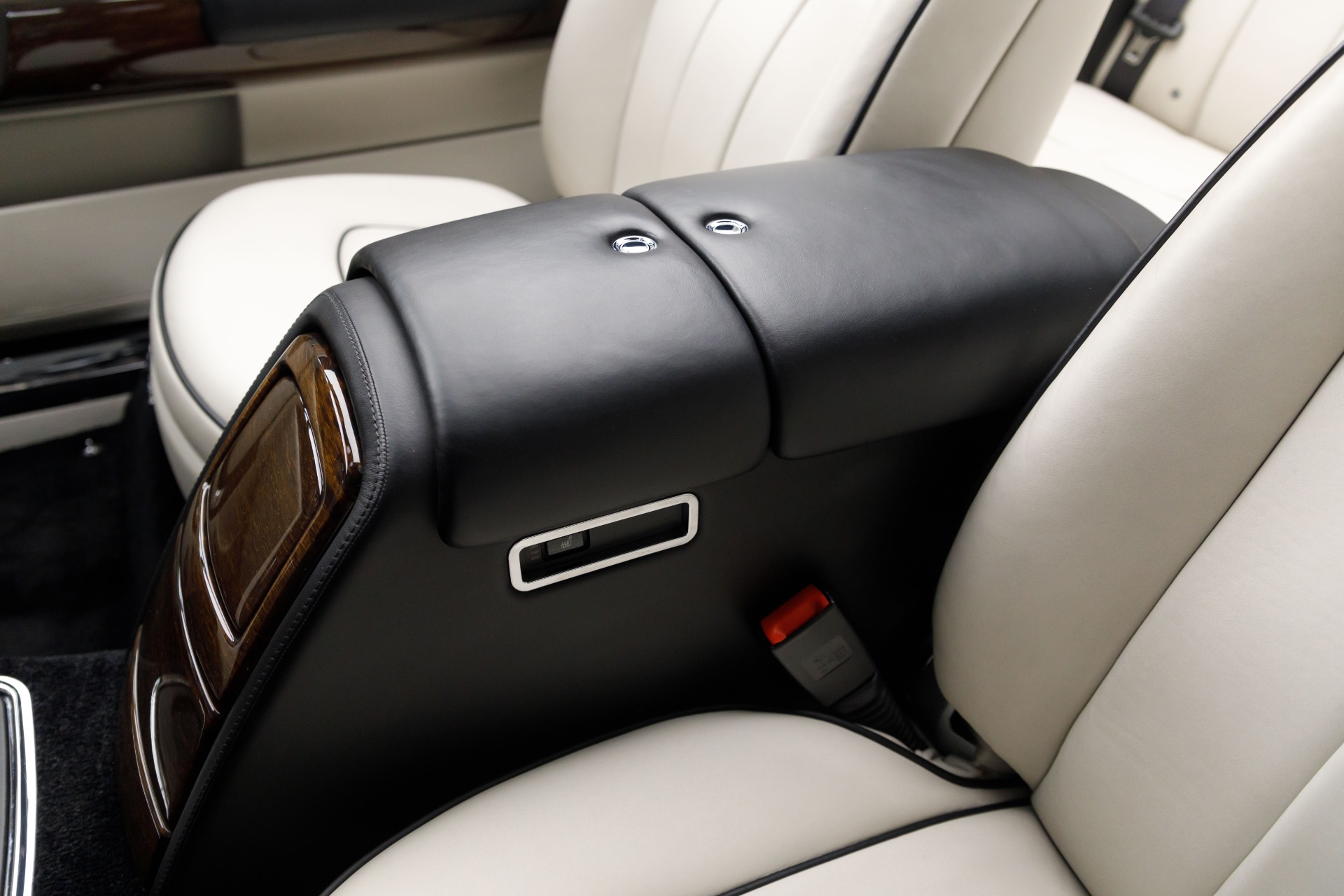 2014 Rolls Royce Phantom Drophead Coupe photo 27