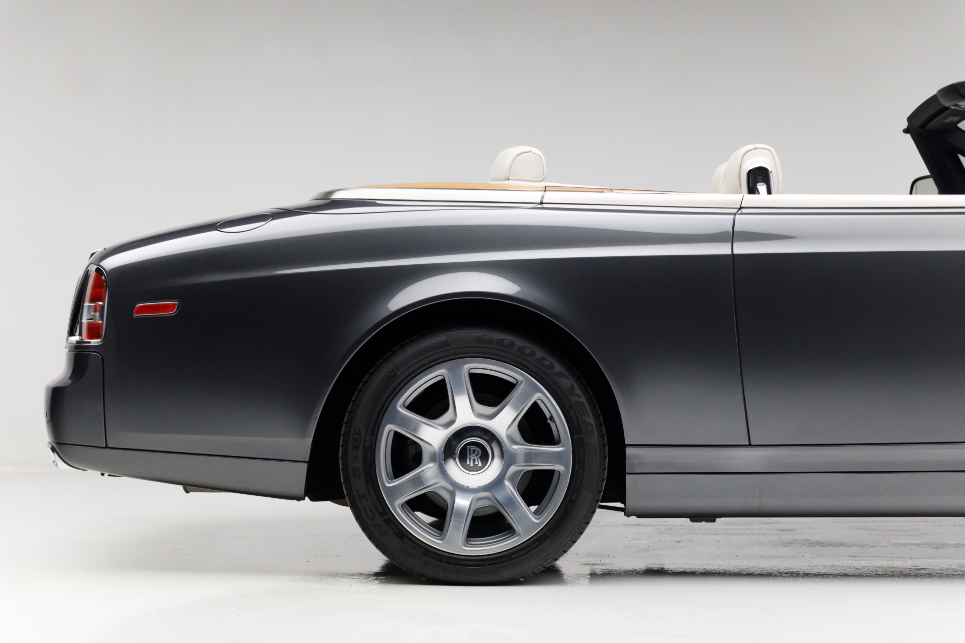 2014 Rolls Royce Phantom Drophead Coupe photo 30