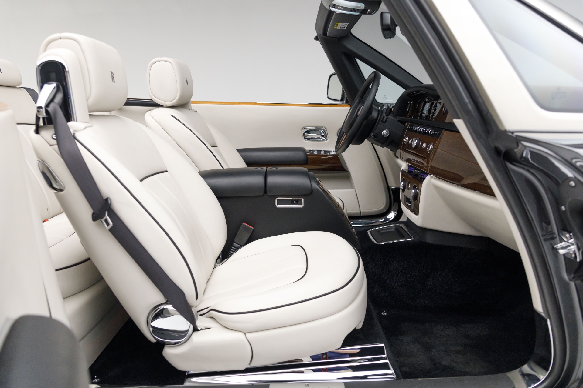 2014 Rolls Royce Phantom Drophead Coupe photo 31