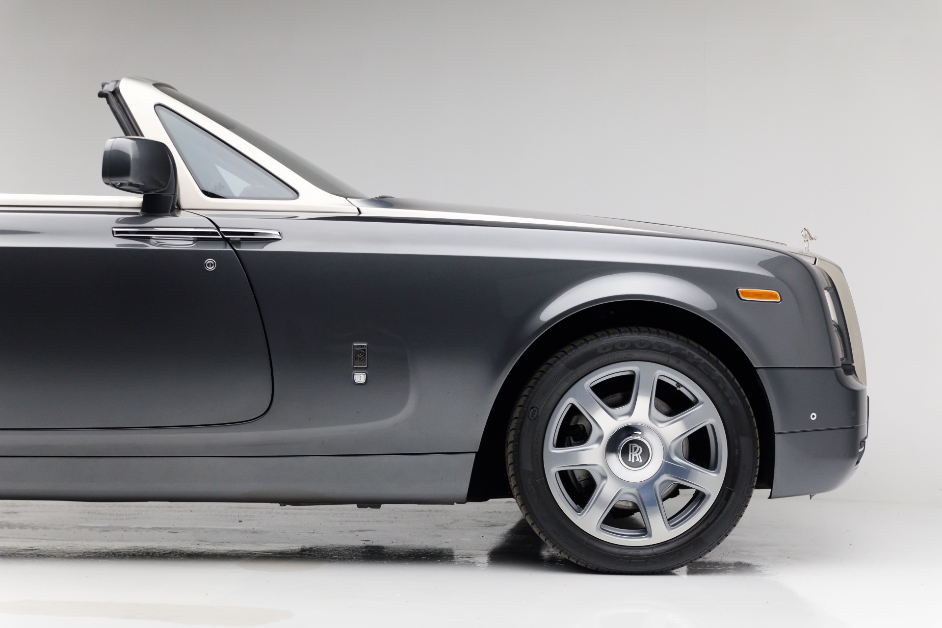 2014 Rolls Royce Phantom Drophead Coupe photo 32