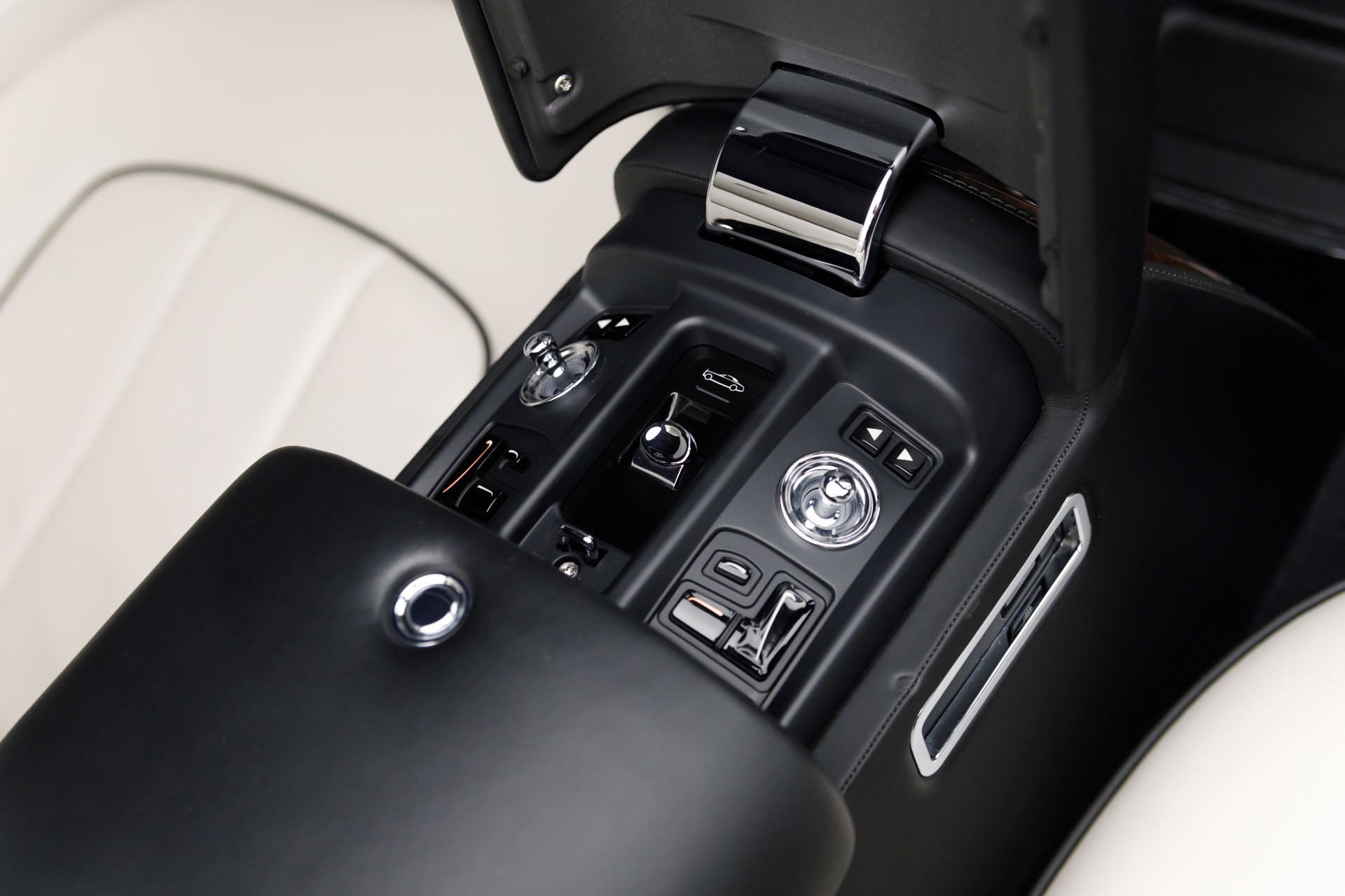 2014 Rolls Royce Phantom Drophead Coupe photo 33