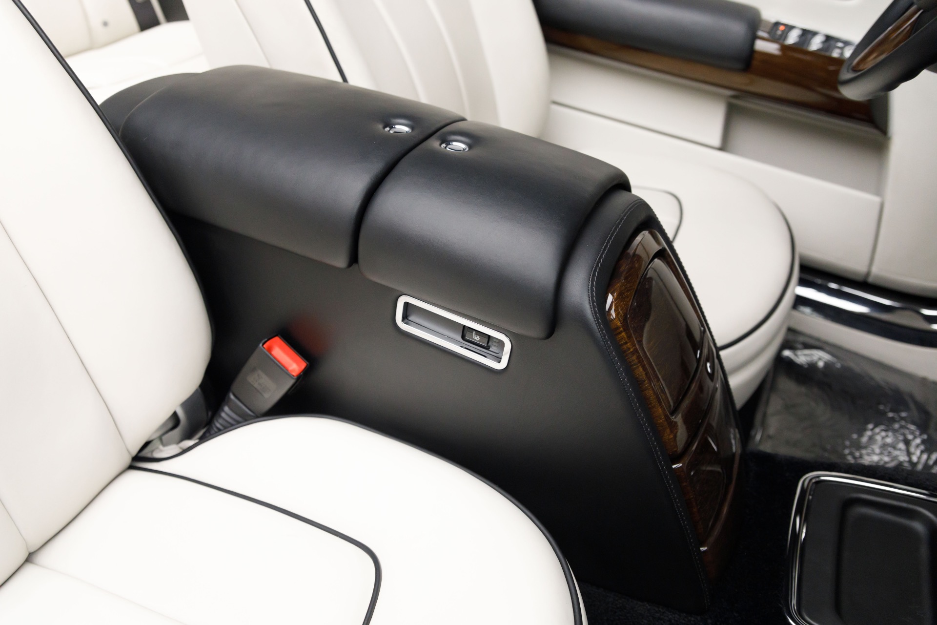 2014 Rolls Royce Phantom Drophead Coupe photo 35