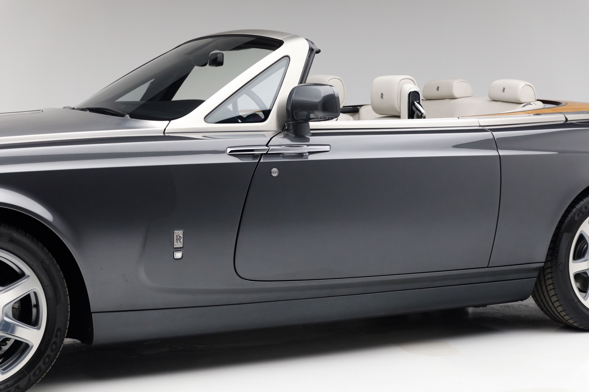 2014 Rolls Royce Phantom Drophead Coupe photo 39
