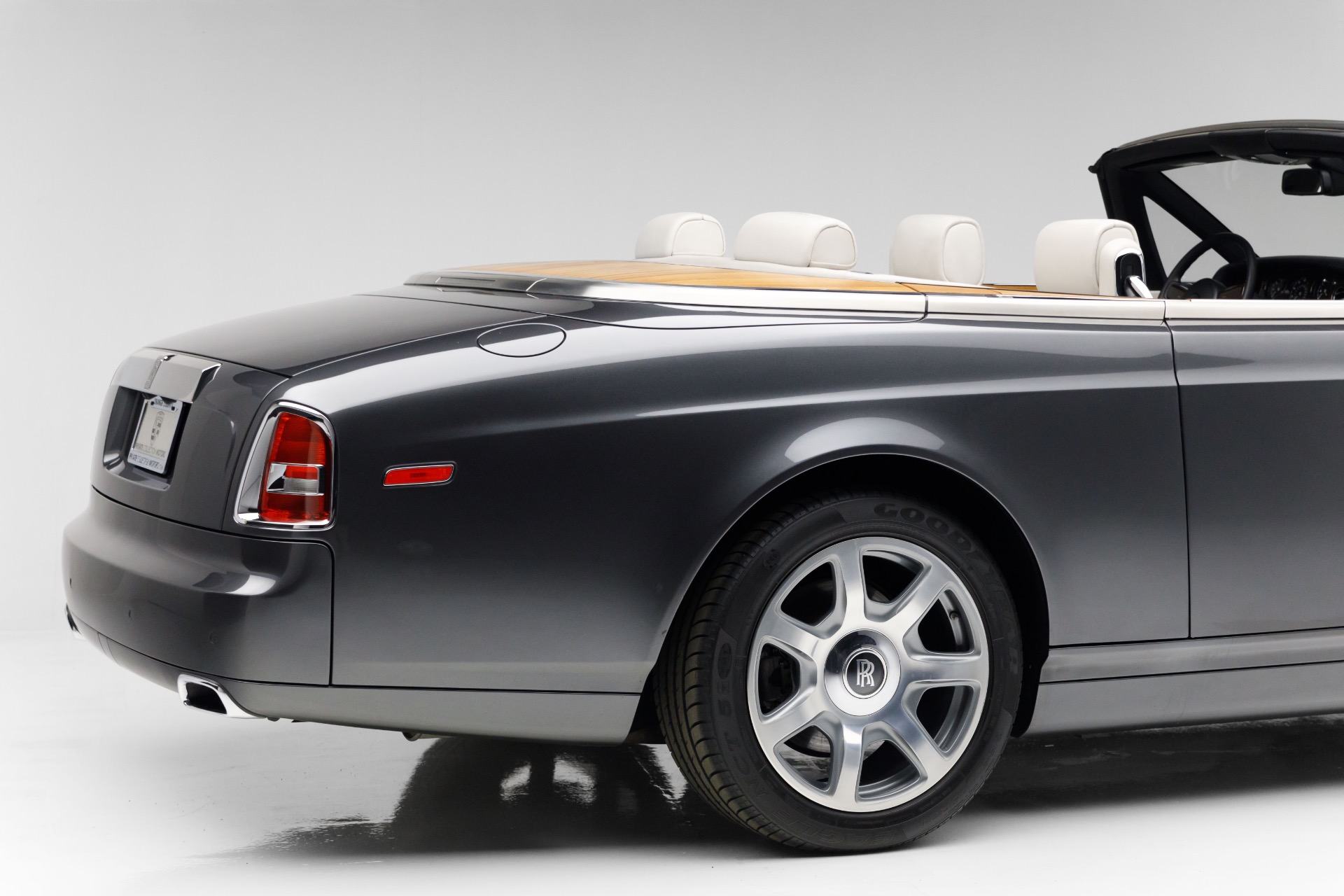2014 Rolls Royce Phantom Drophead Coupe photo 41