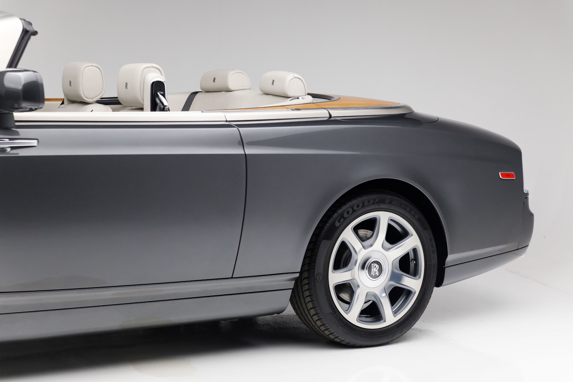 2014 Rolls Royce Phantom Drophead Coupe photo 44