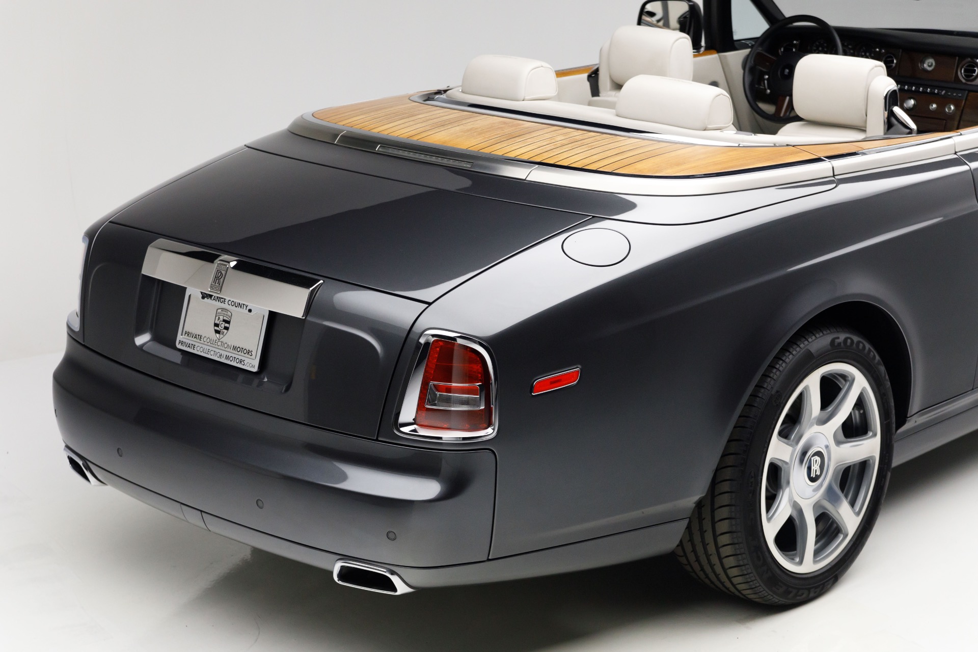 2014 Rolls Royce Phantom Drophead Coupe photo 45