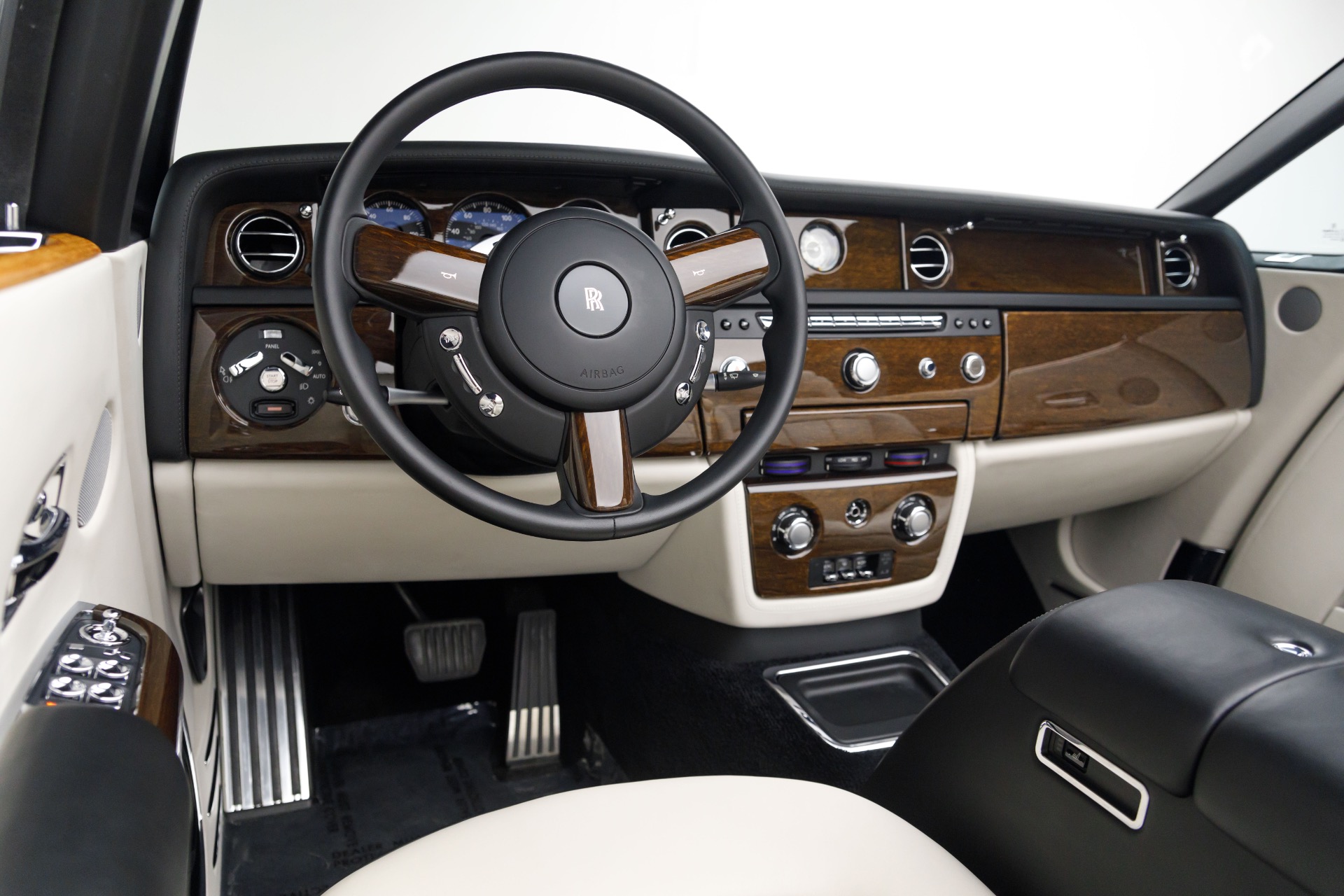 2014 Rolls Royce Phantom Drophead Coupe photo 3