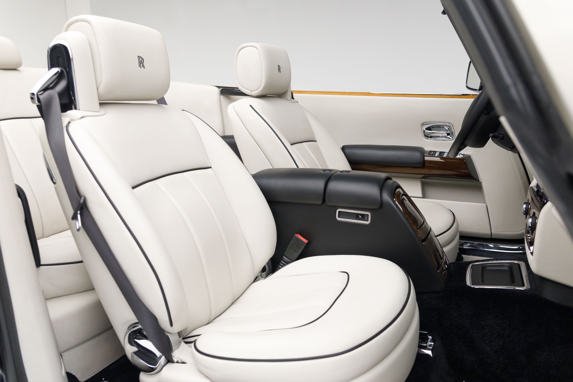 2014 Rolls Royce Phantom Drophead Coupe photo 5