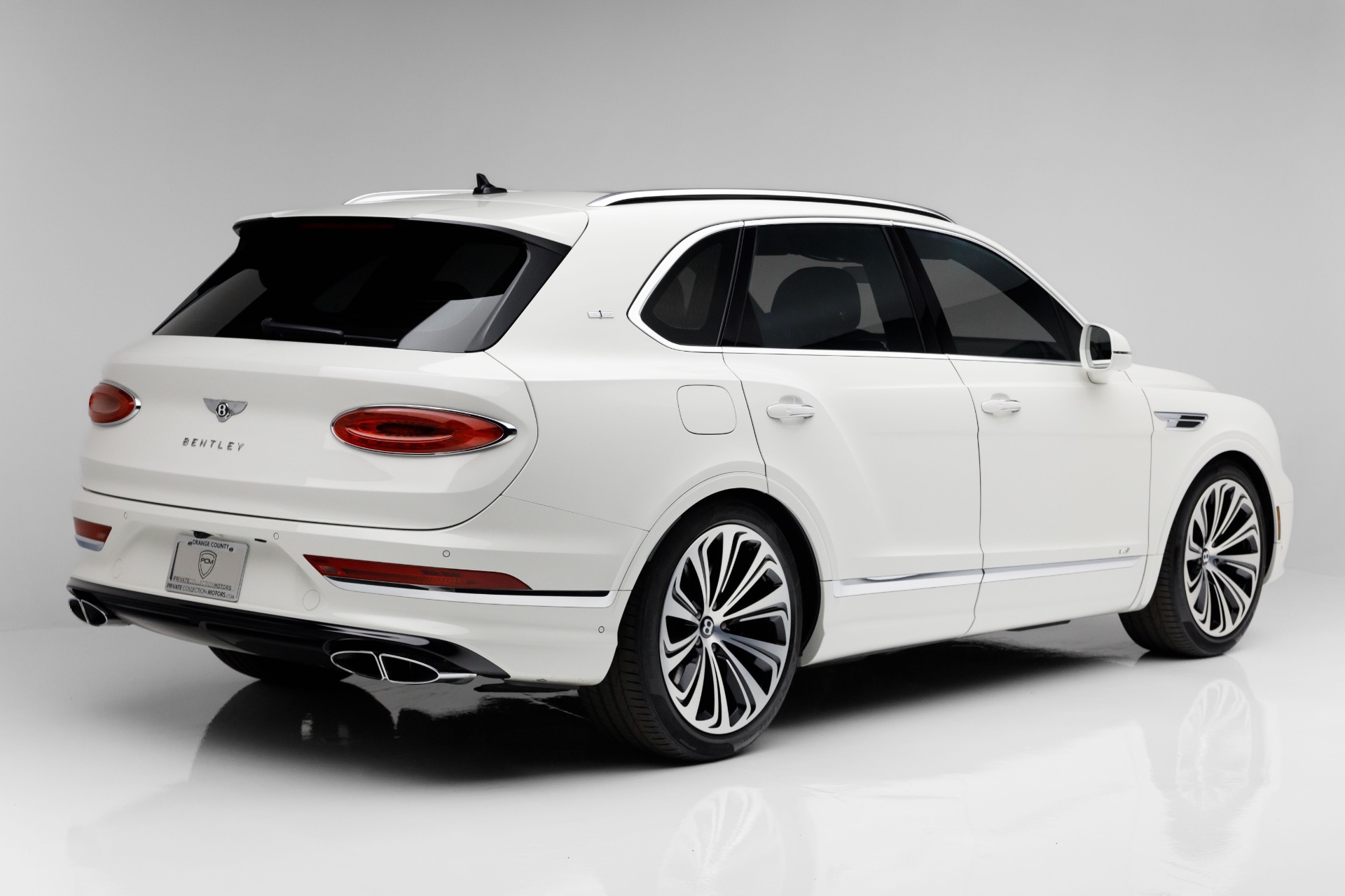 2021 Bentley Bentayga V8 photo 3