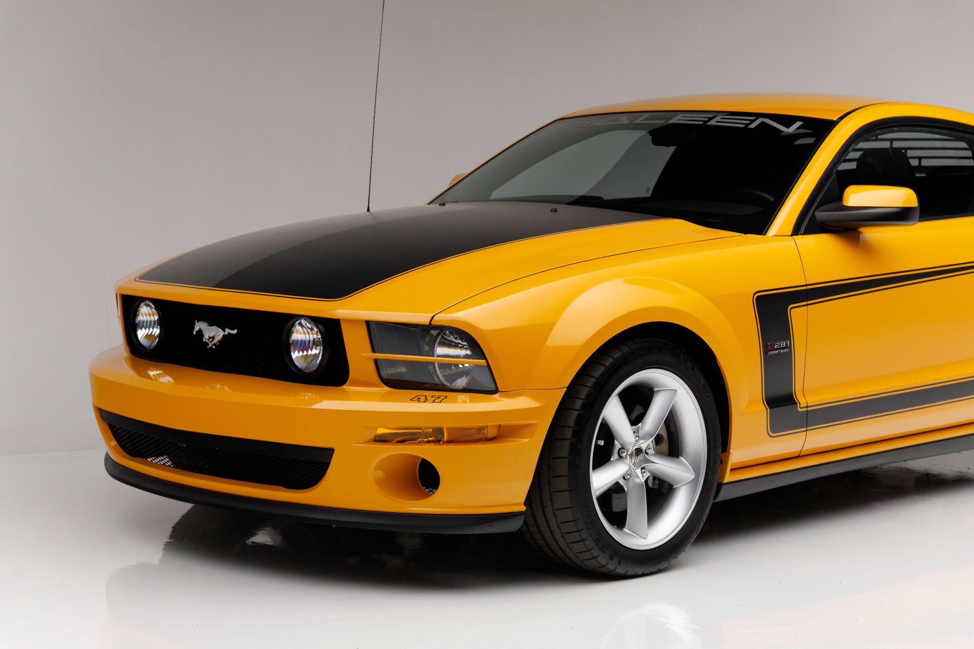 Voiture RC Iwaver 1/28 Ford Saleen S7 Jaune – Brushed, 2WD, FM, RTR (Himoto)