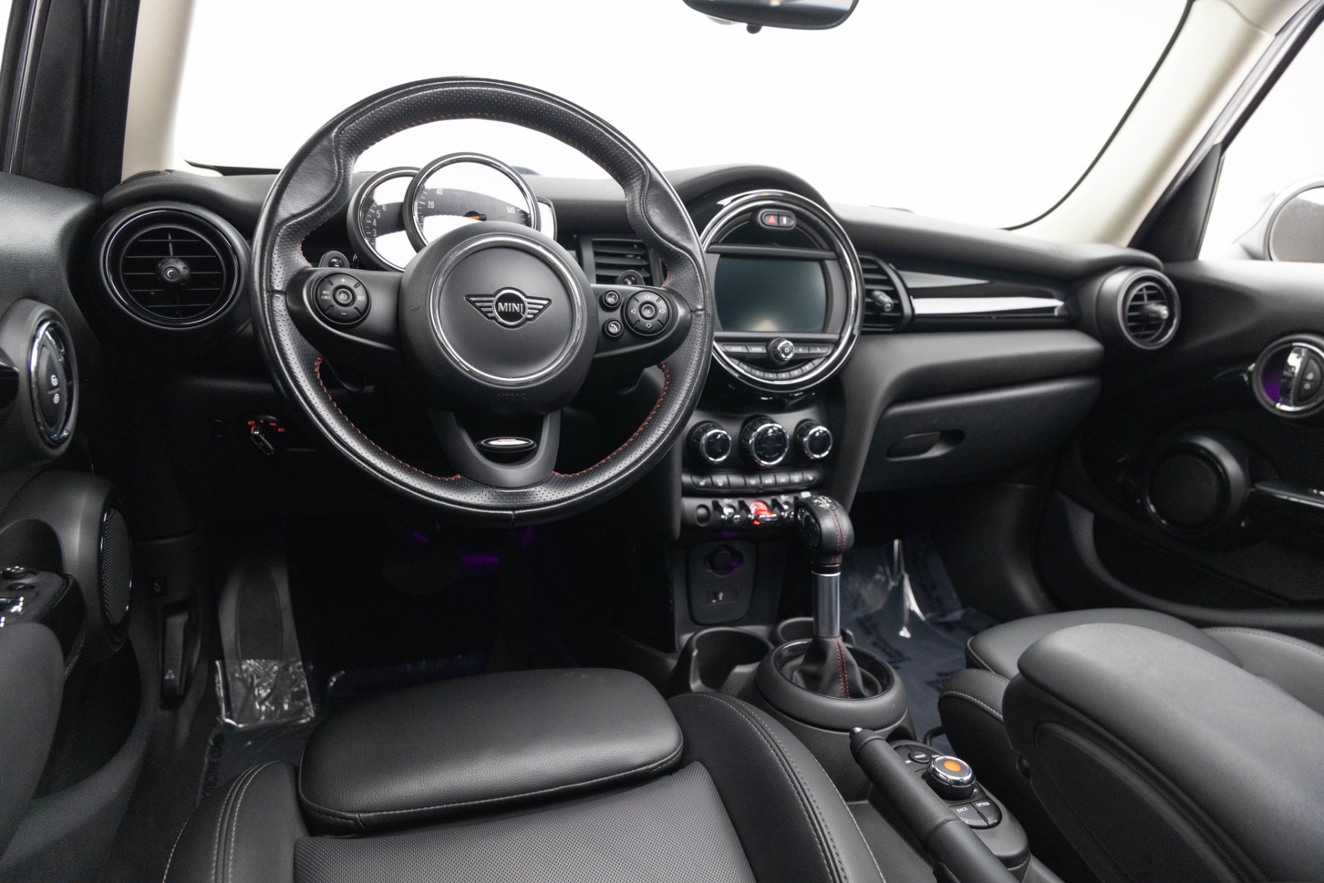 2019 Mini Cooper Hardtop S photo 2