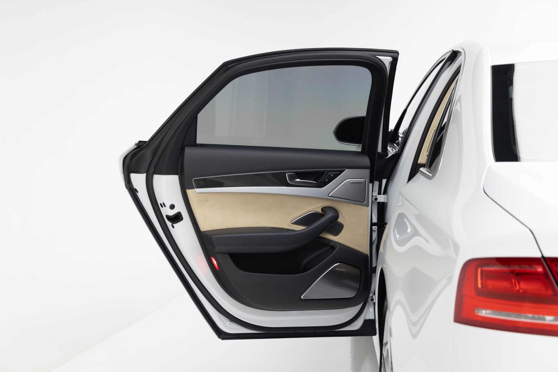 Trunk Ledge Kit | AUDI A8 2016 Trunk Ledge Kit | AUDI A8 2016