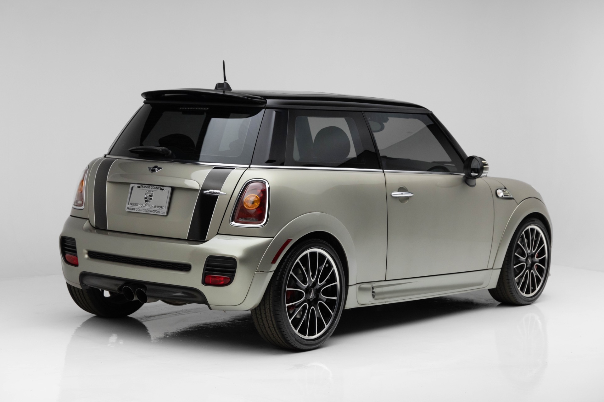 2010 Mini Cooper Hardtop John Cooper Works photo 15