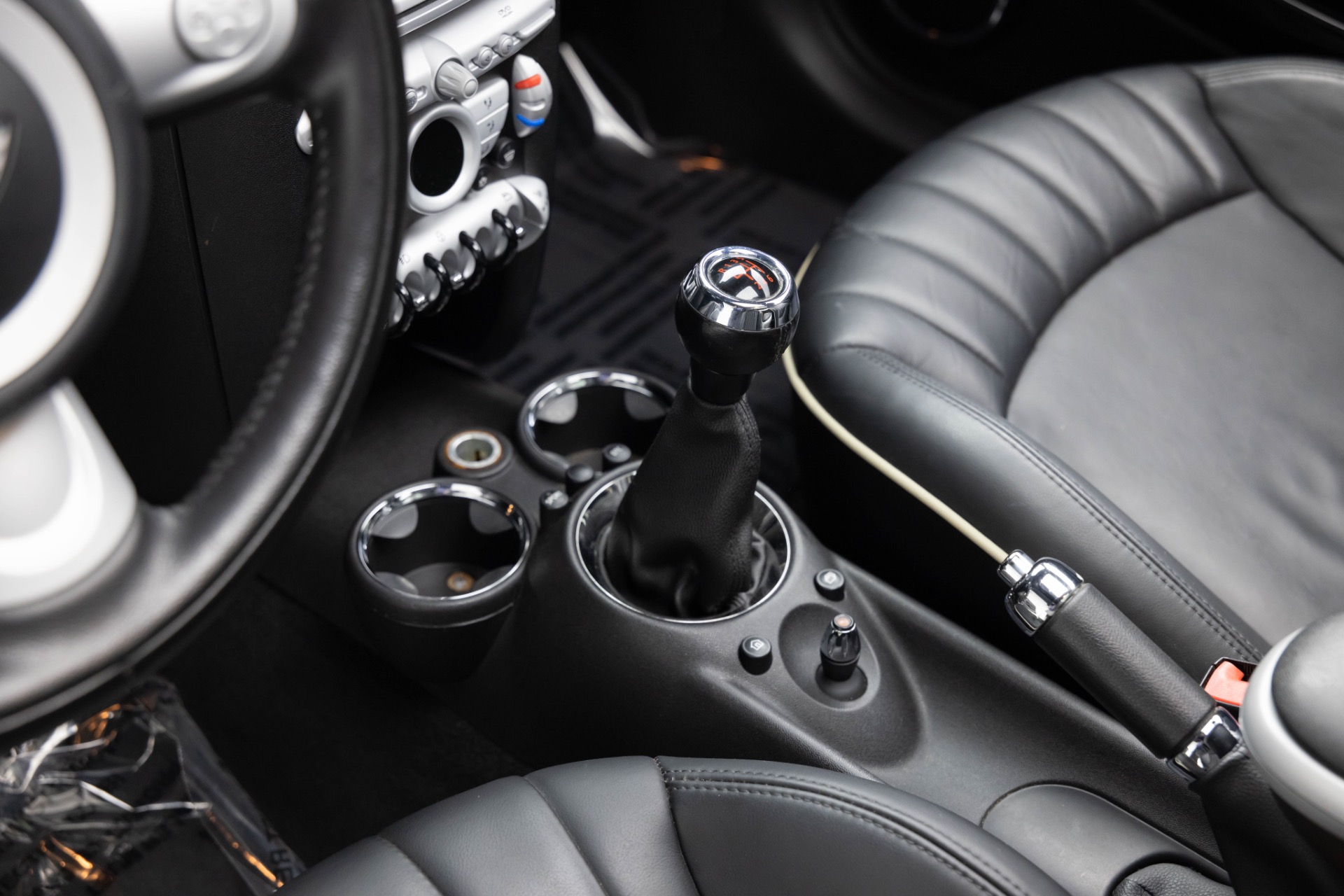 2010 Mini Cooper Hardtop John Cooper Works photo 16