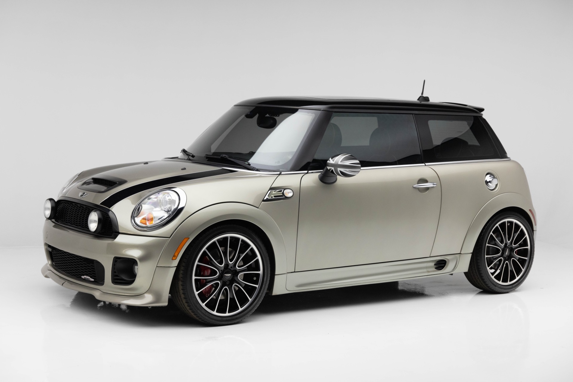 2010 Mini Cooper Hardtop John Cooper Works photo 17