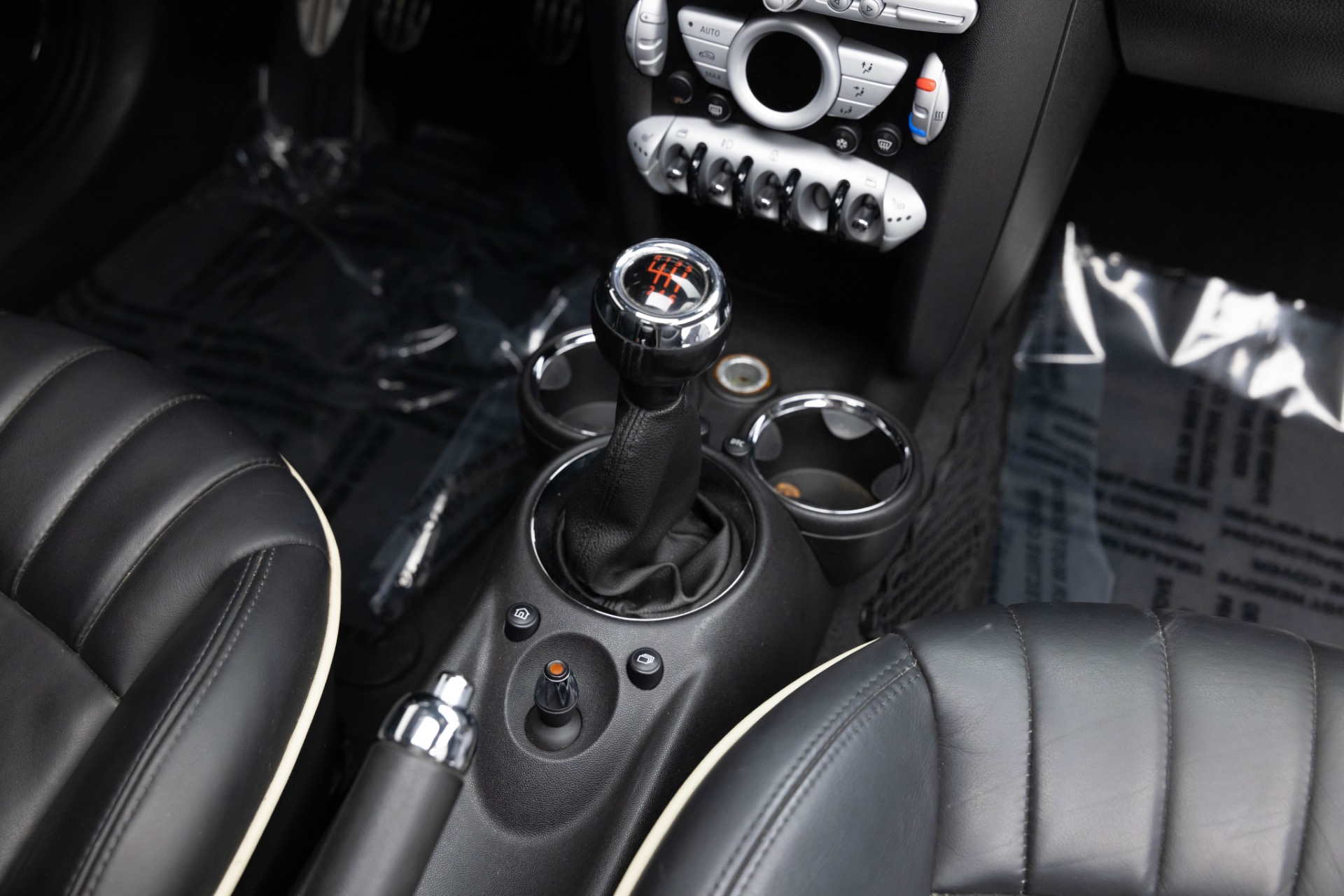 2010 Mini Cooper Hardtop John Cooper Works photo 18