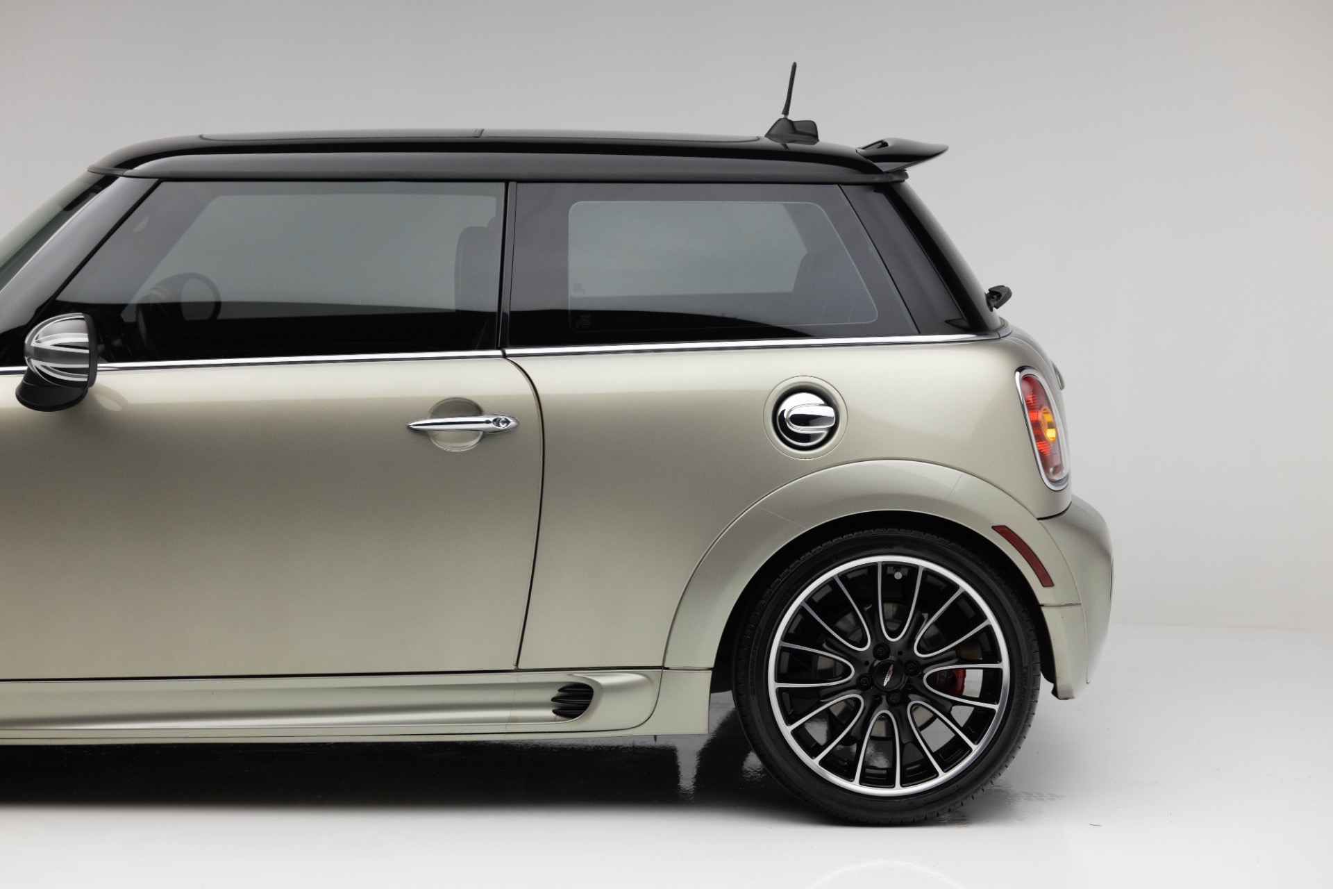 2010 Mini Cooper Hardtop John Cooper Works photo 23