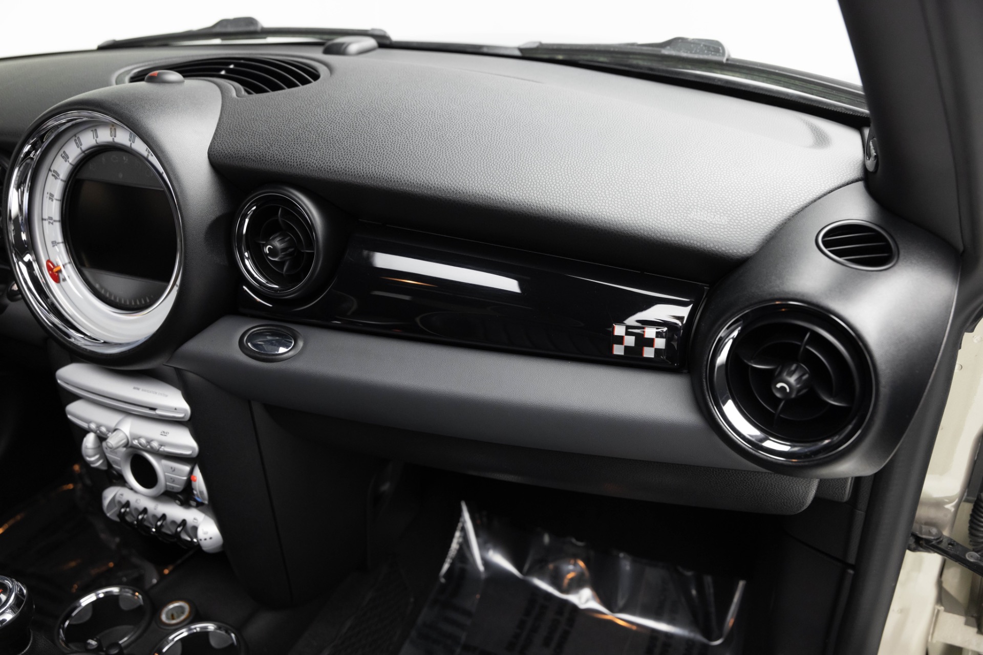 2010 Mini Cooper Hardtop John Cooper Works photo 24