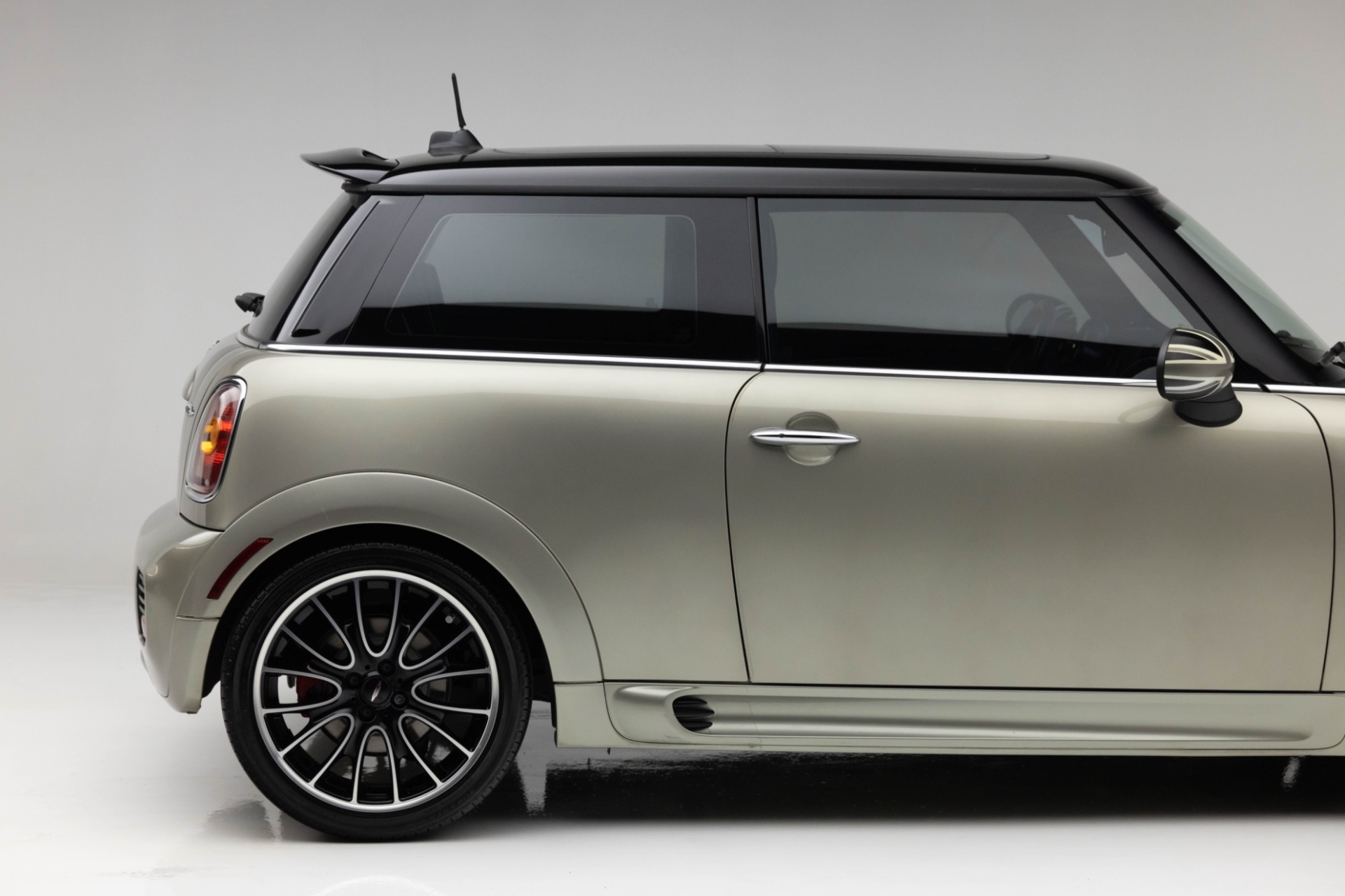 2010 Mini Cooper Hardtop John Cooper Works photo 25