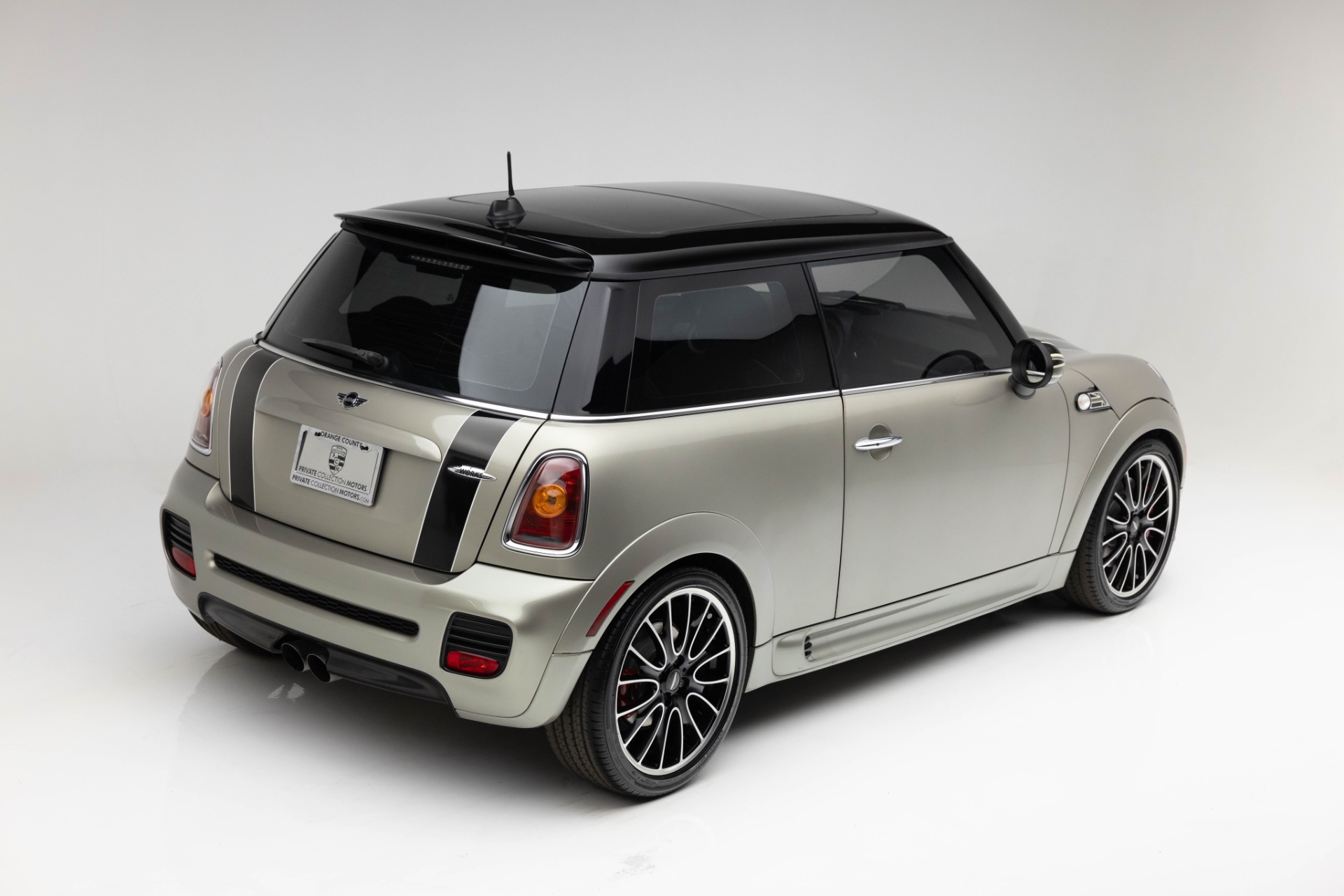 2010 Mini Cooper Hardtop John Cooper Works photo 3