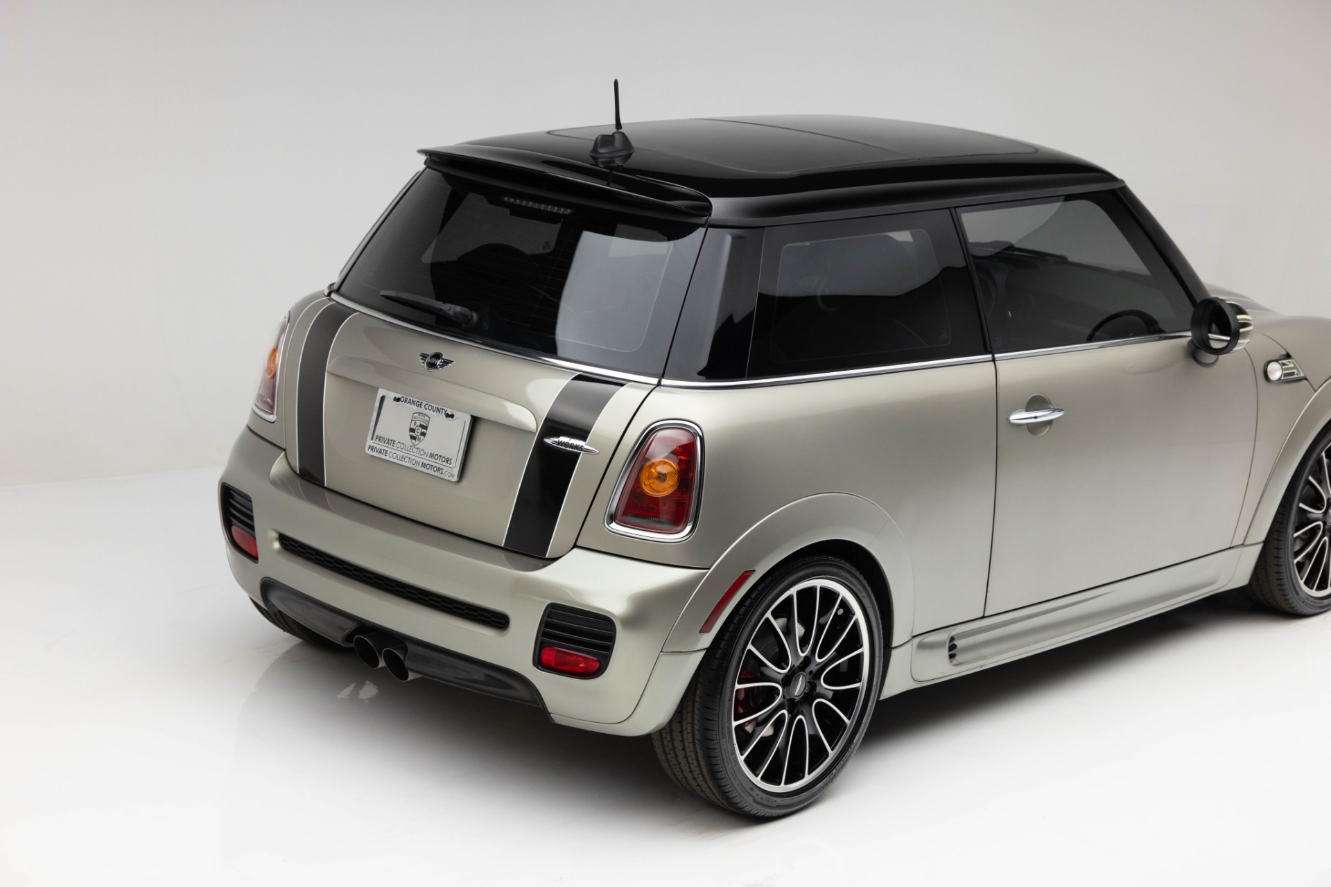 2010 Mini Cooper Hardtop John Cooper Works photo 31
