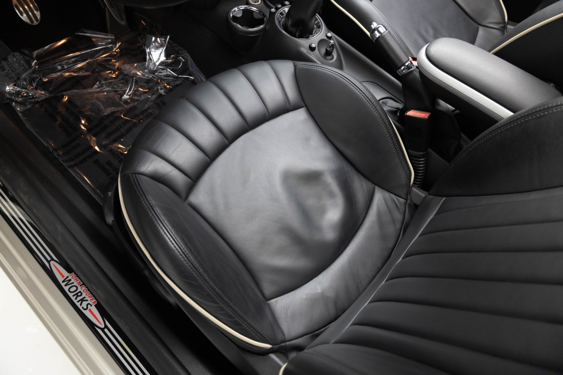 2010 Mini Cooper Hardtop John Cooper Works photo 32