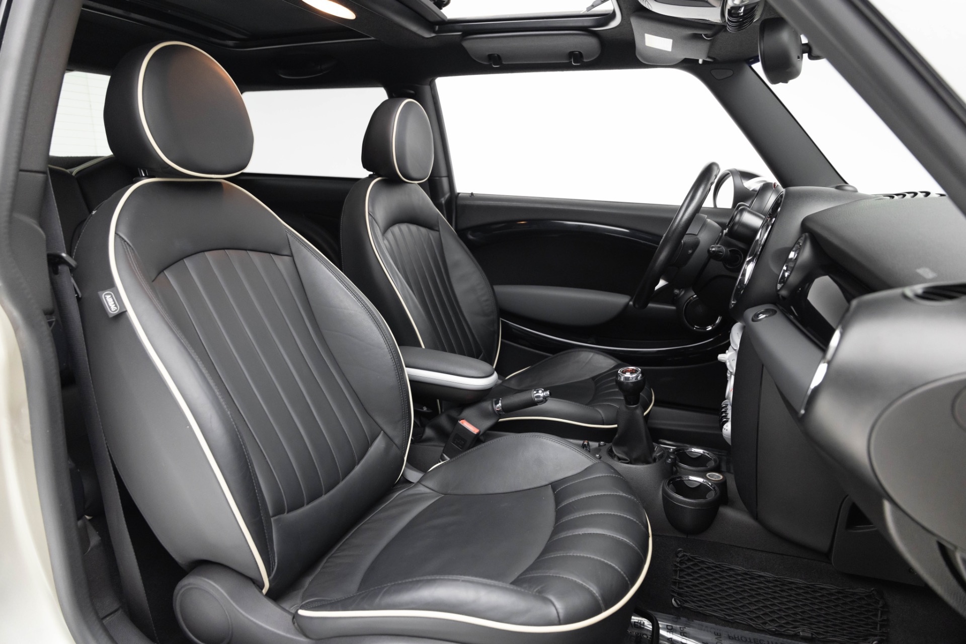 2010 Mini Cooper Hardtop John Cooper Works photo 4