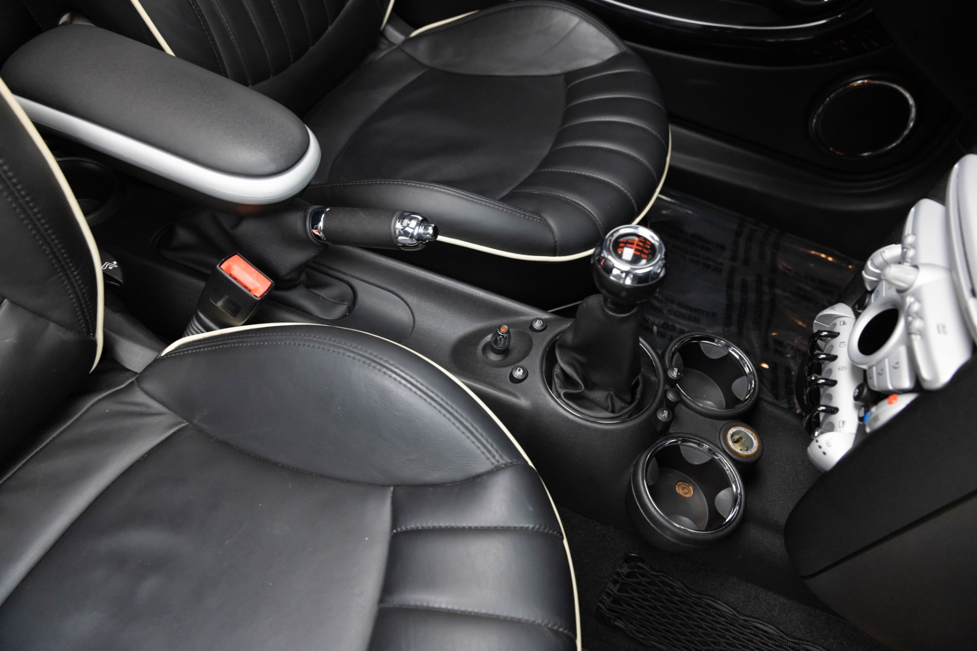 2010 Mini Cooper Hardtop John Cooper Works photo 40