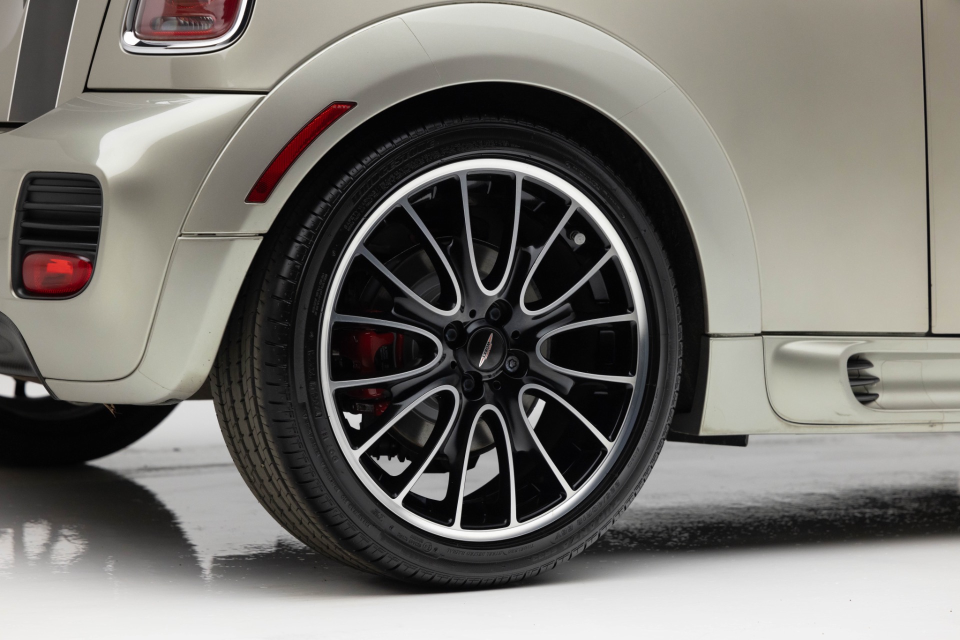 2010 Mini Cooper Hardtop John Cooper Works photo 47