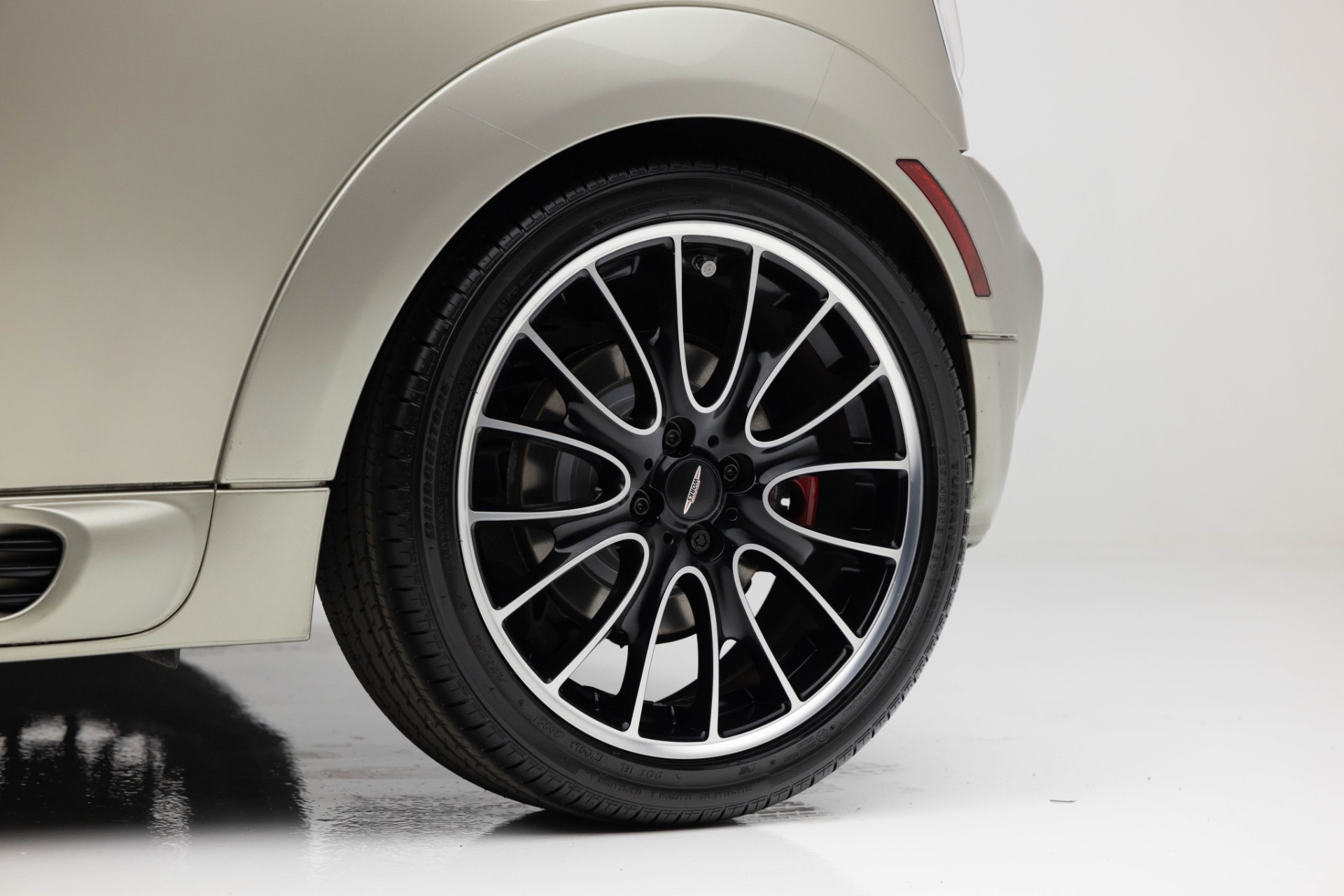 2010 Mini Cooper Hardtop John Cooper Works photo 49