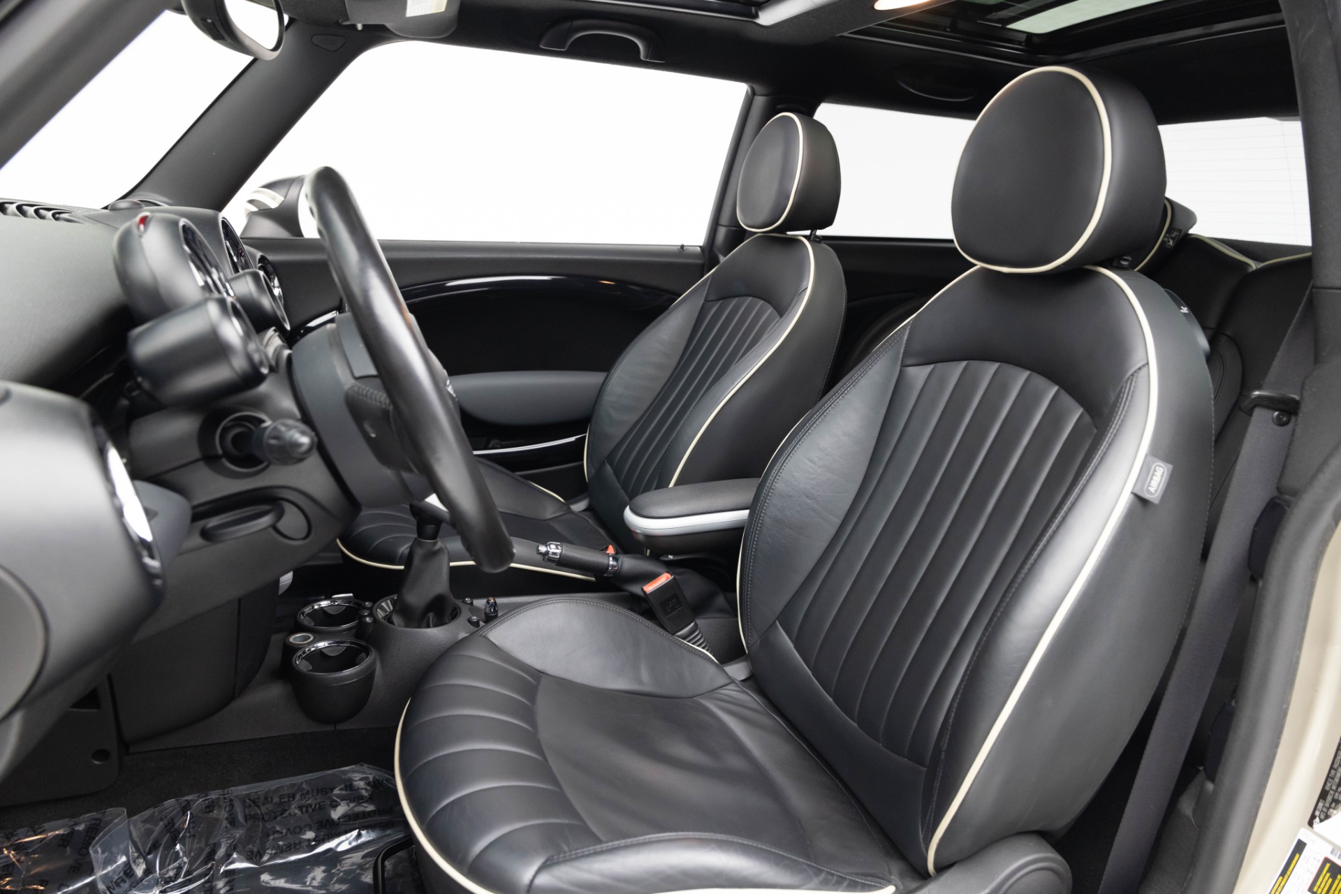 2010 Mini Cooper Hardtop John Cooper Works photo 8